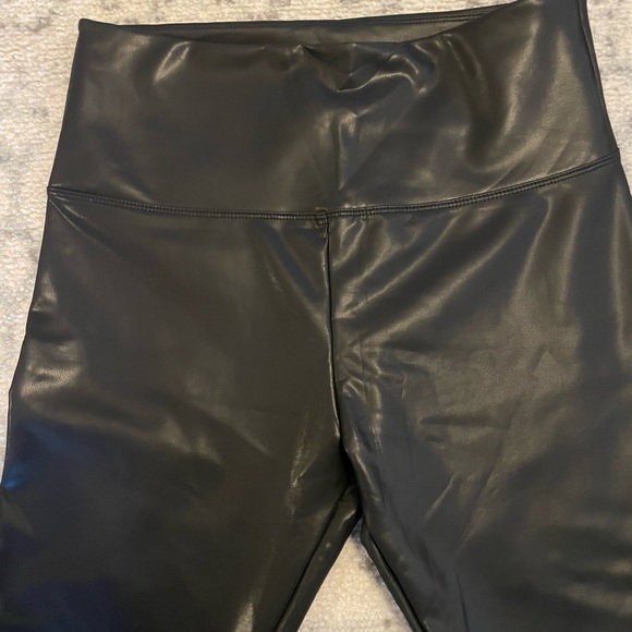 Black leggings - Picture 2 of 5